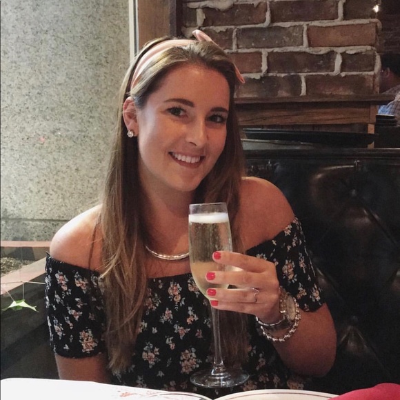 Meet your Posher, Courtney - Picture 2 of 4